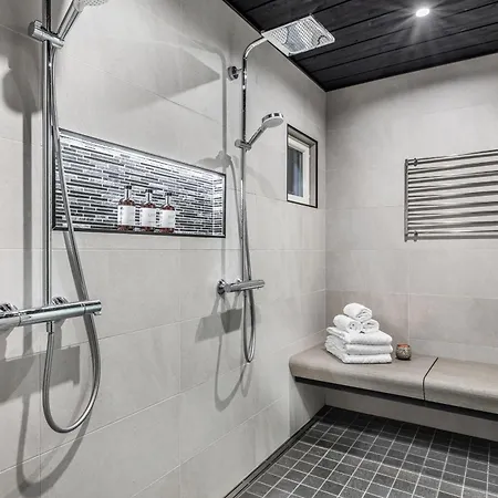 Lucky Live By Hilla ليفي