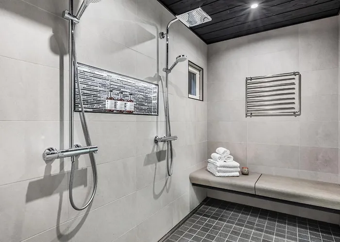 Lucky Live By Hilla ليفي